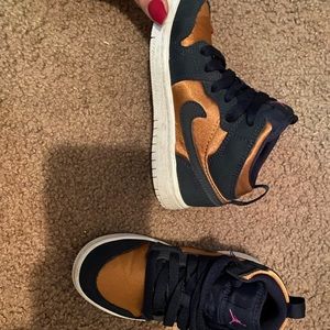 Nike kid shoes size 11